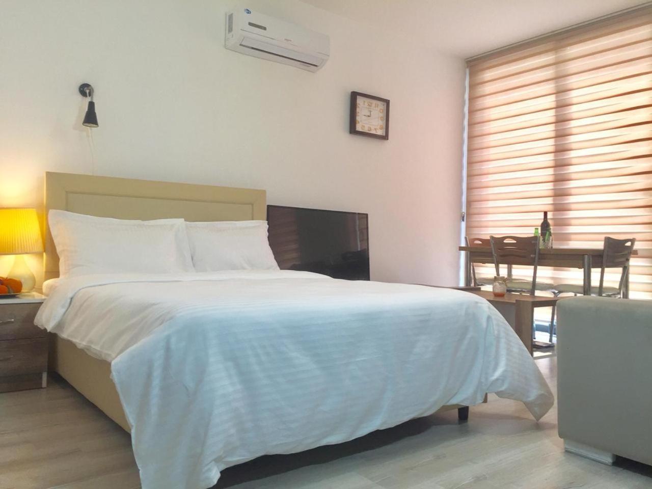 Uptown Holiday App & Pool Daily Rental Contactless Check In & Check Out Famagusta  Ruang foto