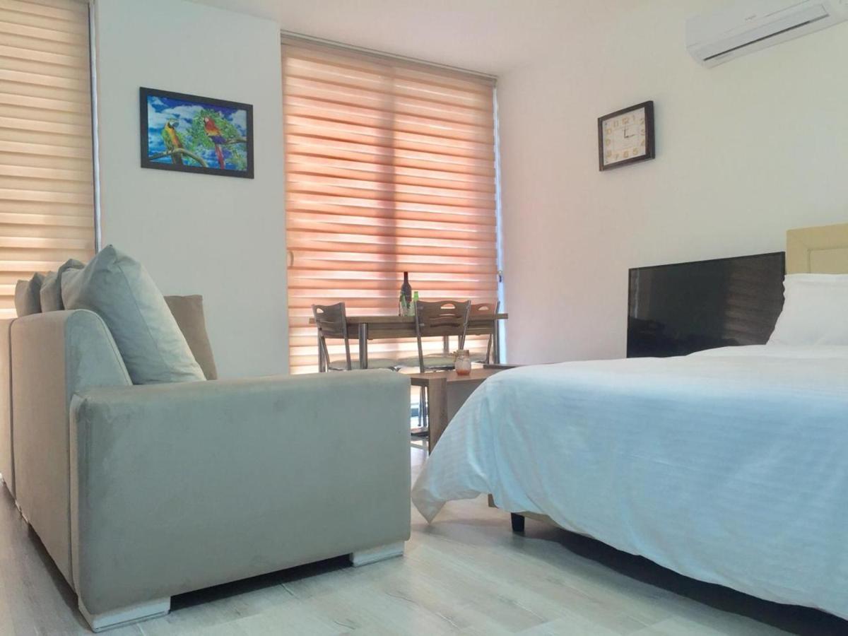 Uptown Holiday App & Pool Daily Rental Contactless Check In & Check Out Famagusta  Bagian luar foto