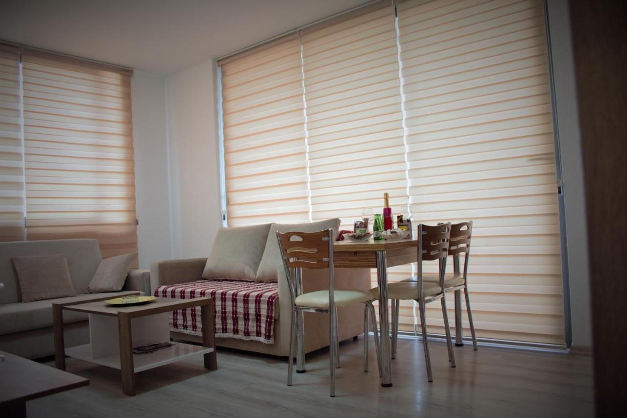 Uptown Holiday App & Pool Daily Rental Contactless Check In & Check Out Famagusta  Bagian luar foto