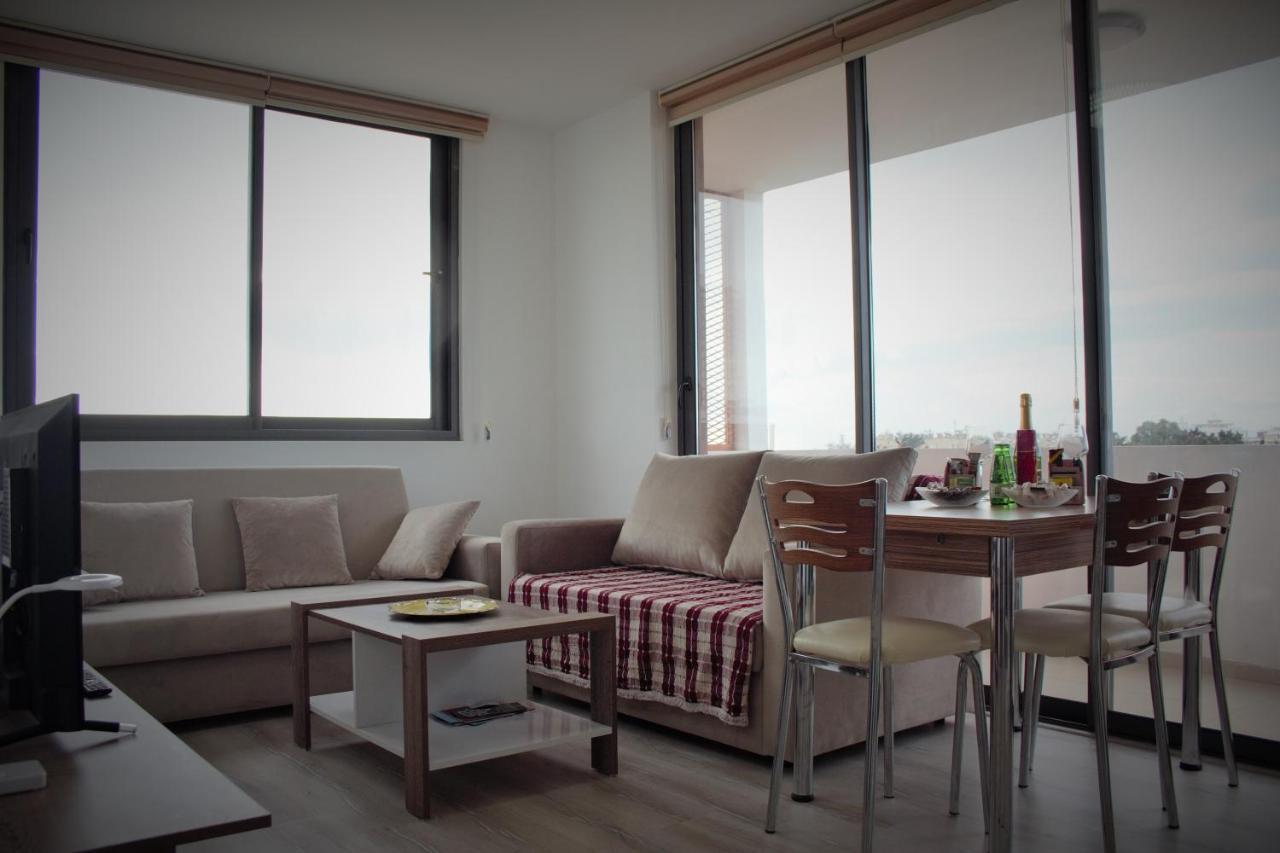 Uptown Holiday App & Pool Daily Rental Contactless Check In & Check Out Famagusta  Bagian luar foto